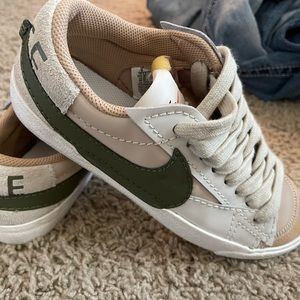 Womens Tan Jumbo Blazer Low size 8